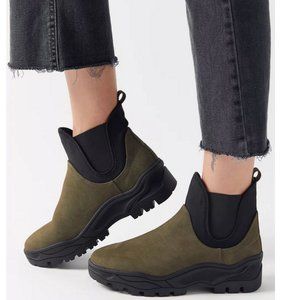 Sporty chelsea boots Clearance